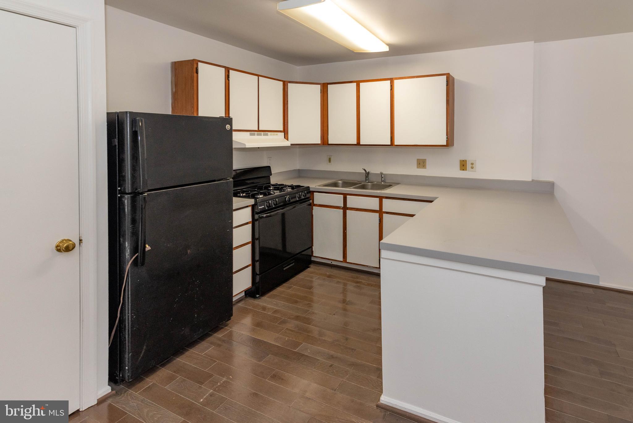 JOHNSTON SQUARE - Residential