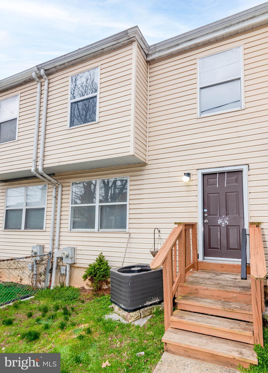 JOHNSTON SQUARE - Residential