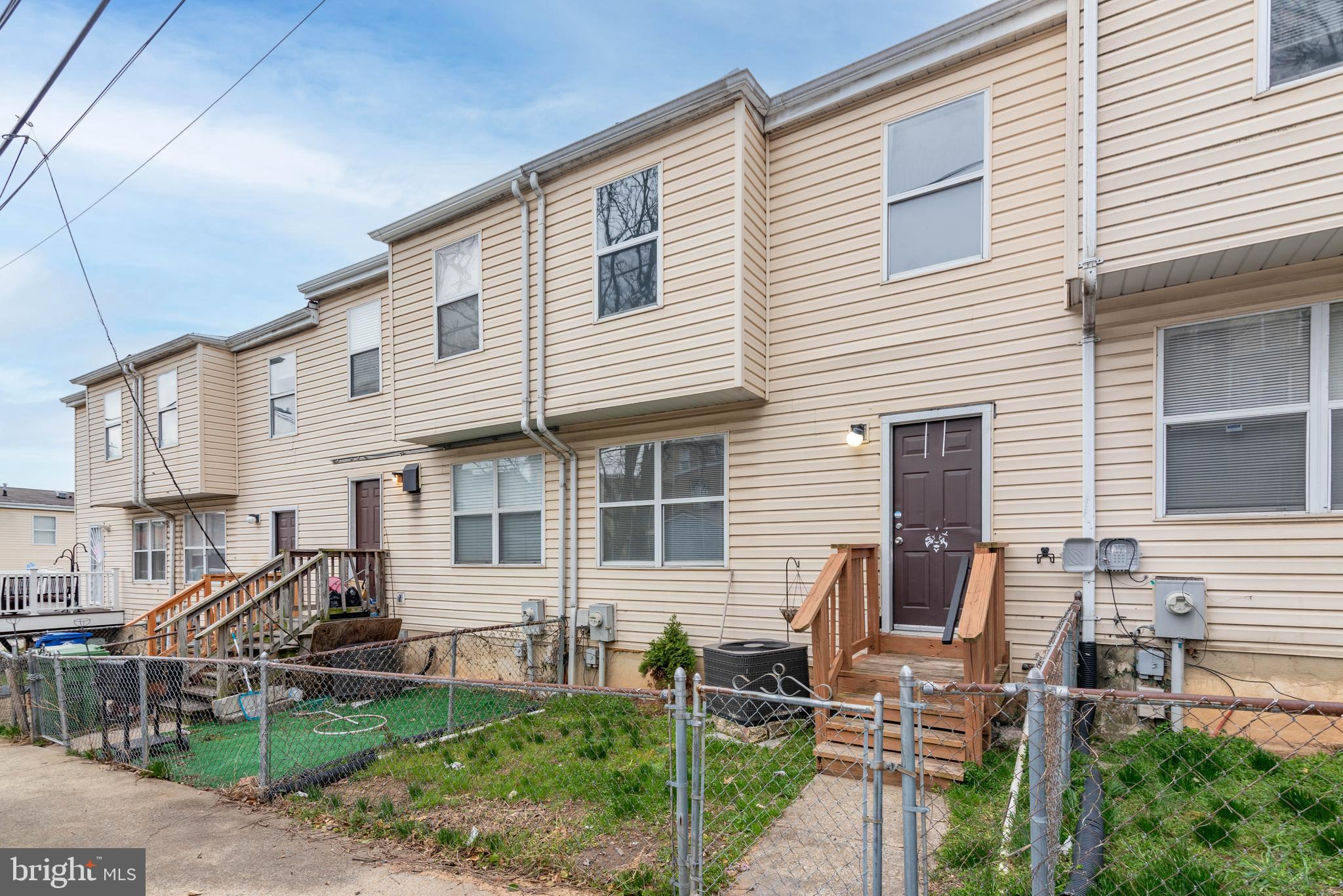 JOHNSTON SQUARE - Residential