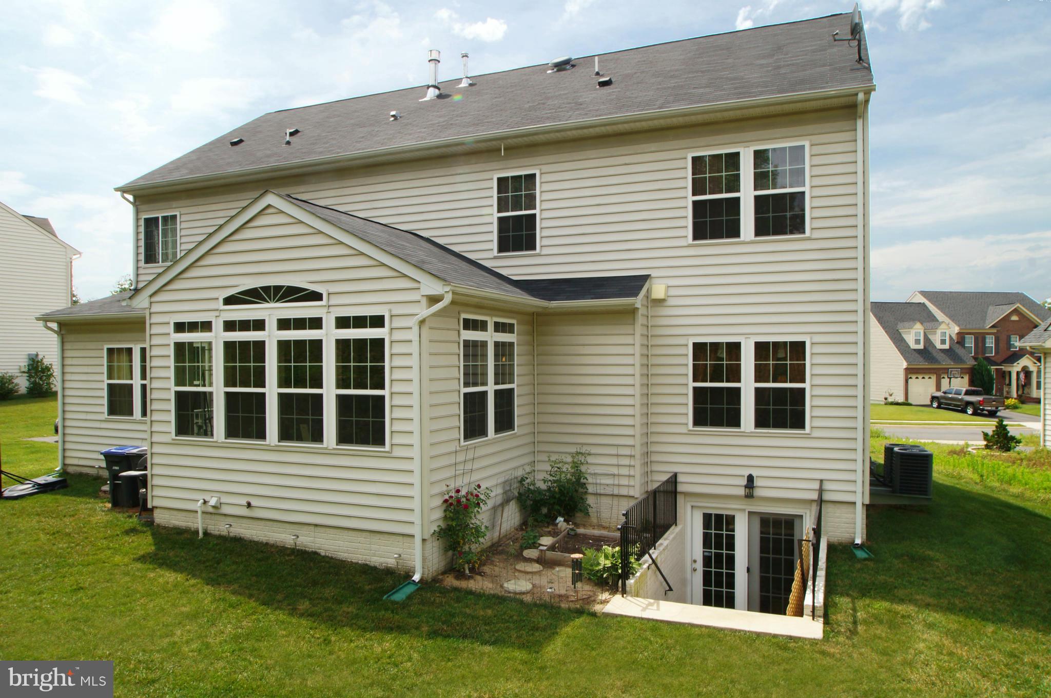 STONEWALL MANOR - Residential