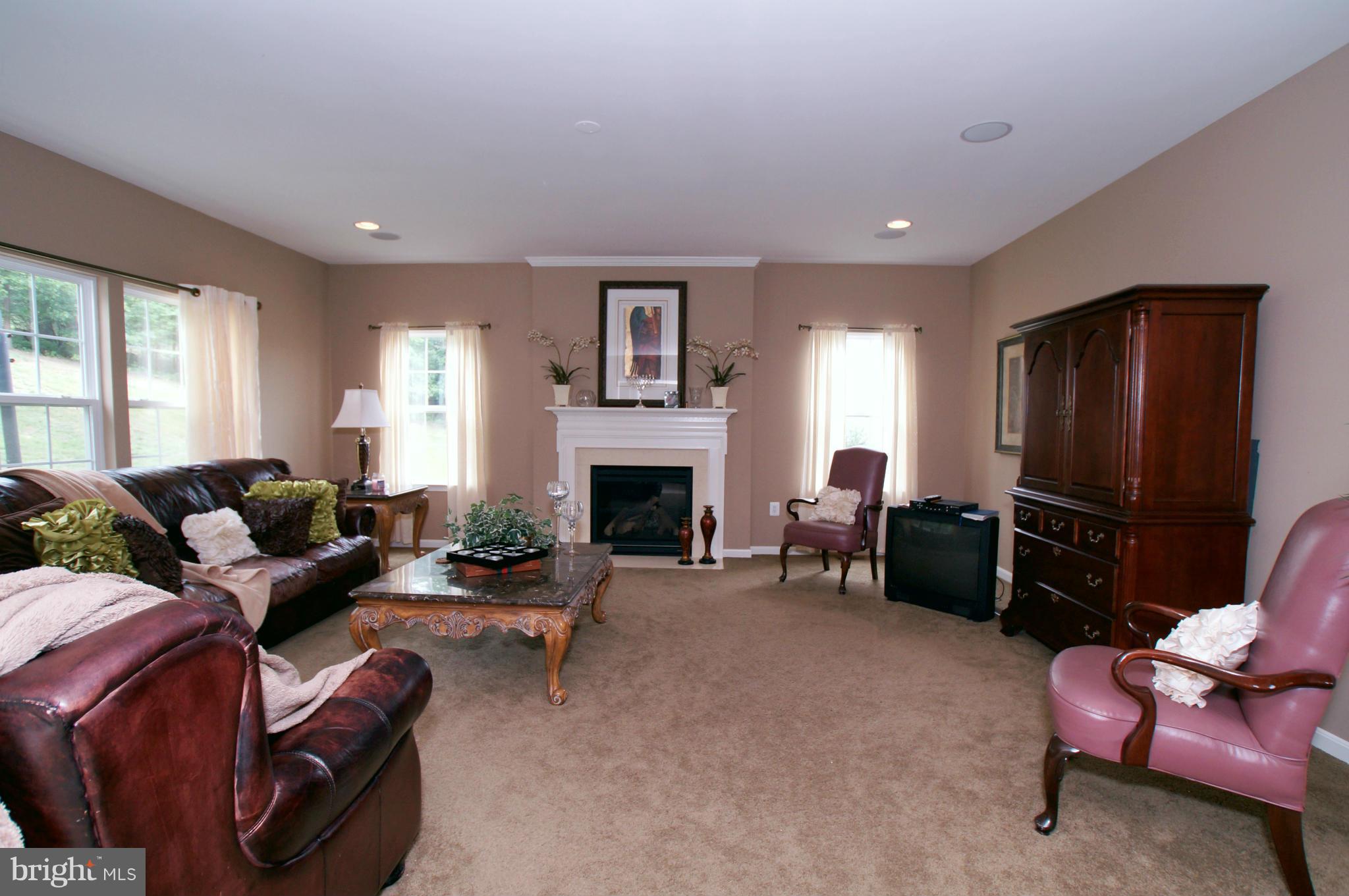 STONEWALL MANOR - Residential