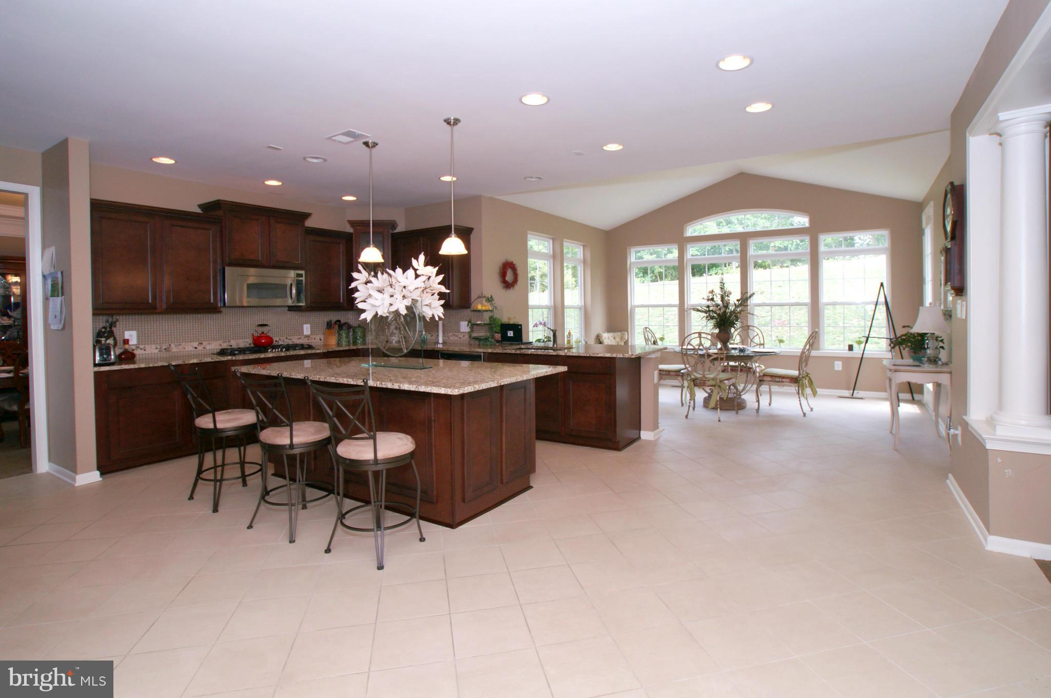 STONEWALL MANOR - Residential