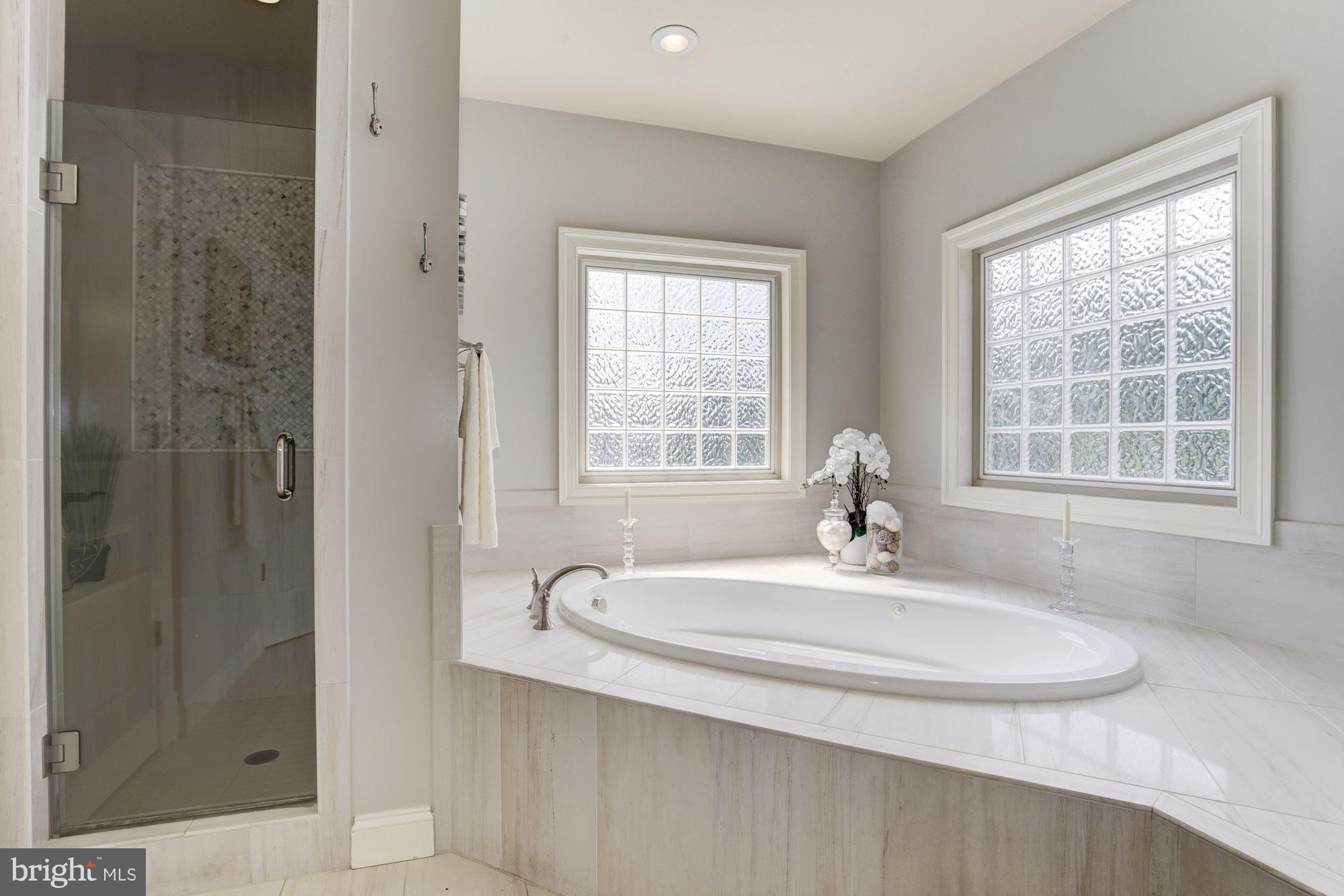 OAKWOOD KNOLLS - Residential