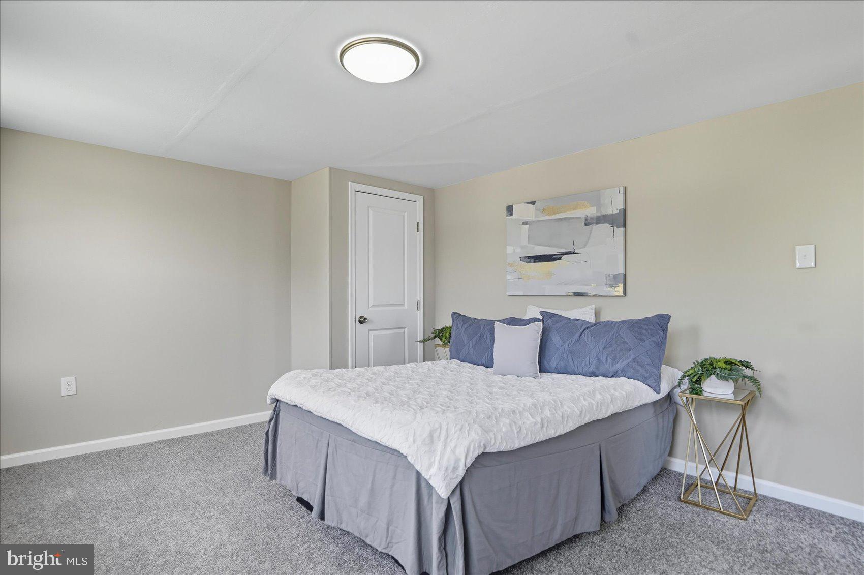 HAMILTON HILLS - Residential