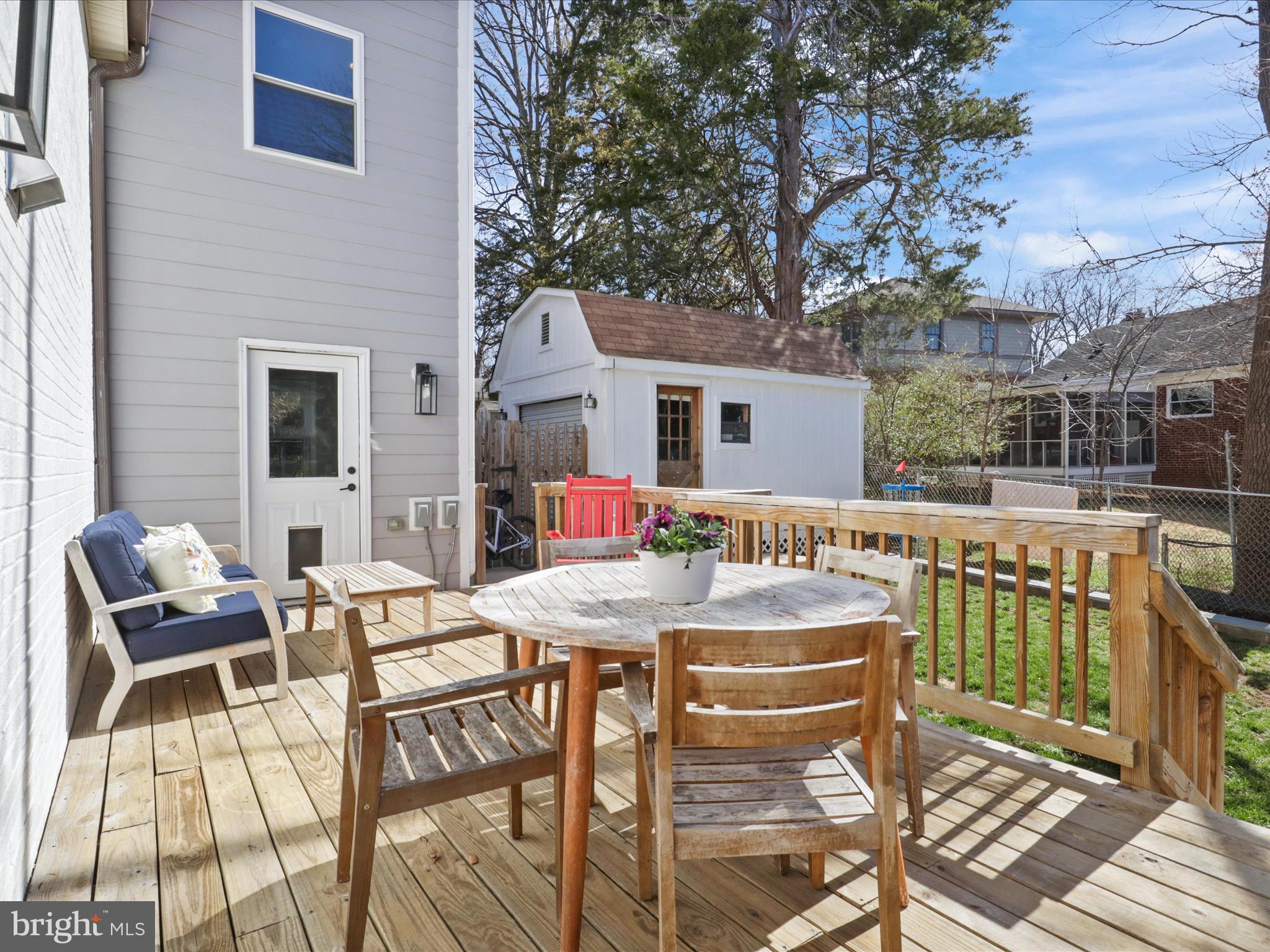 OVER LEE KNOLLS - Residential