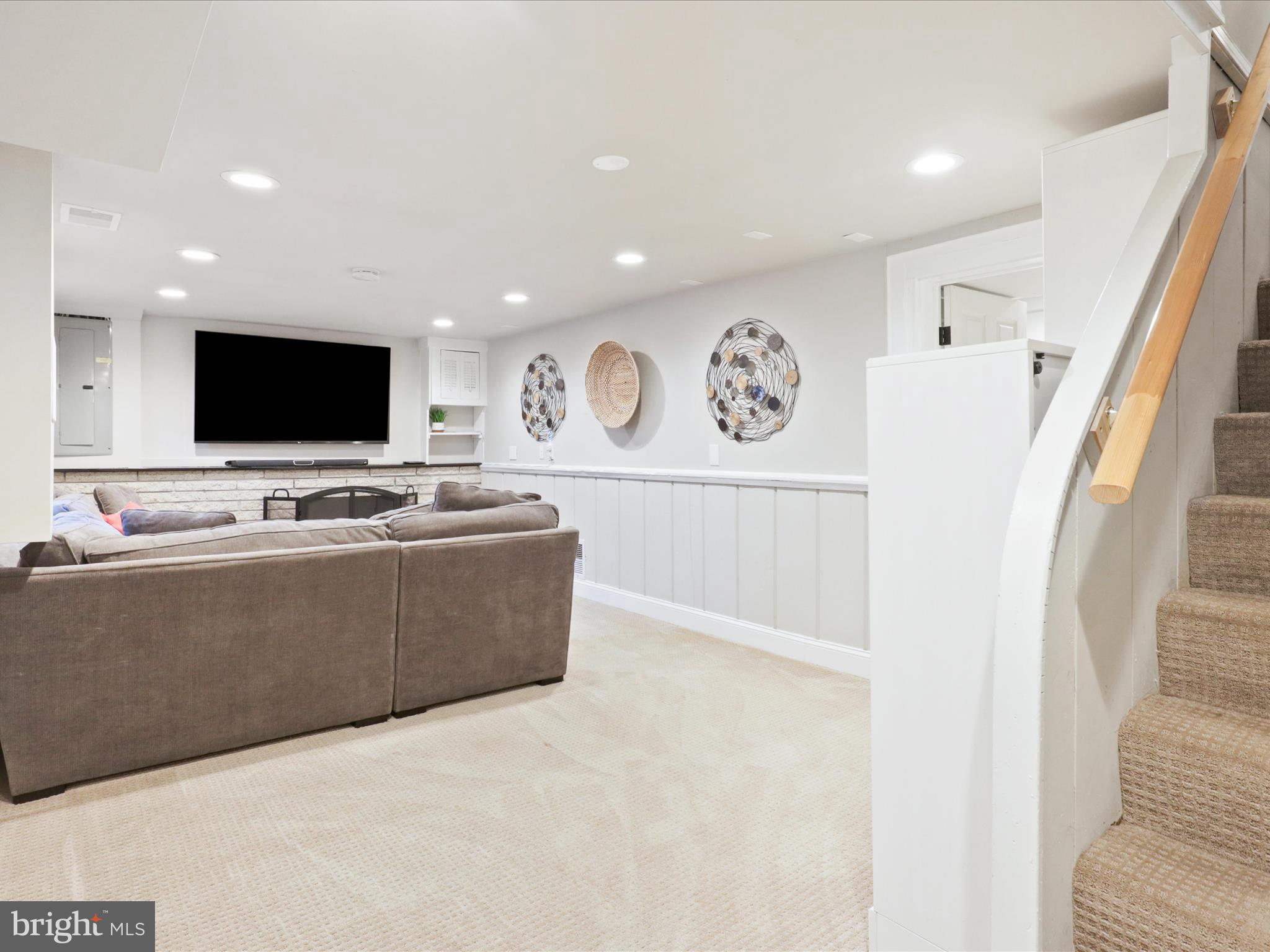 OVER LEE KNOLLS - Residential