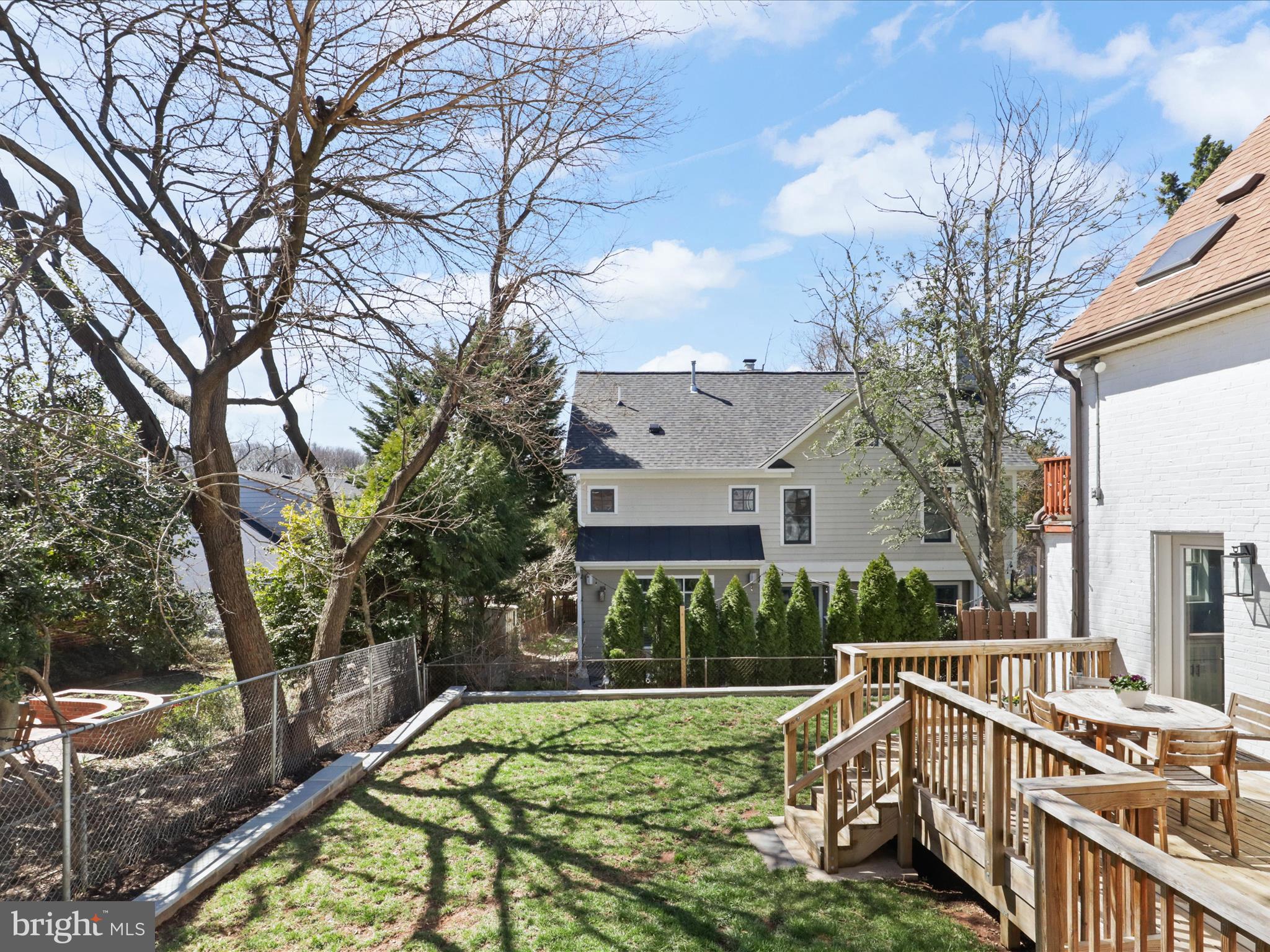 OVER LEE KNOLLS - Residential