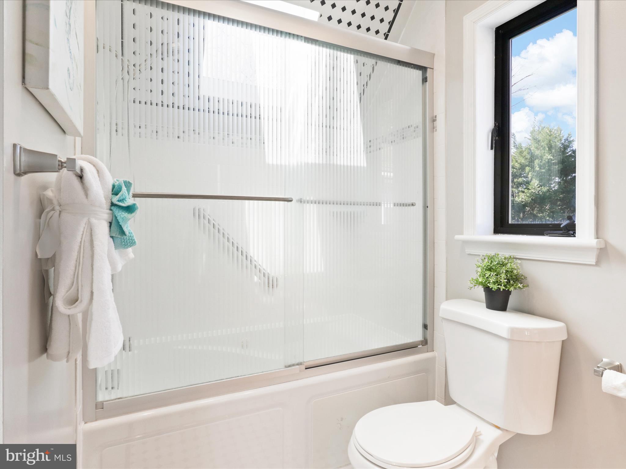 OVER LEE KNOLLS - Residential