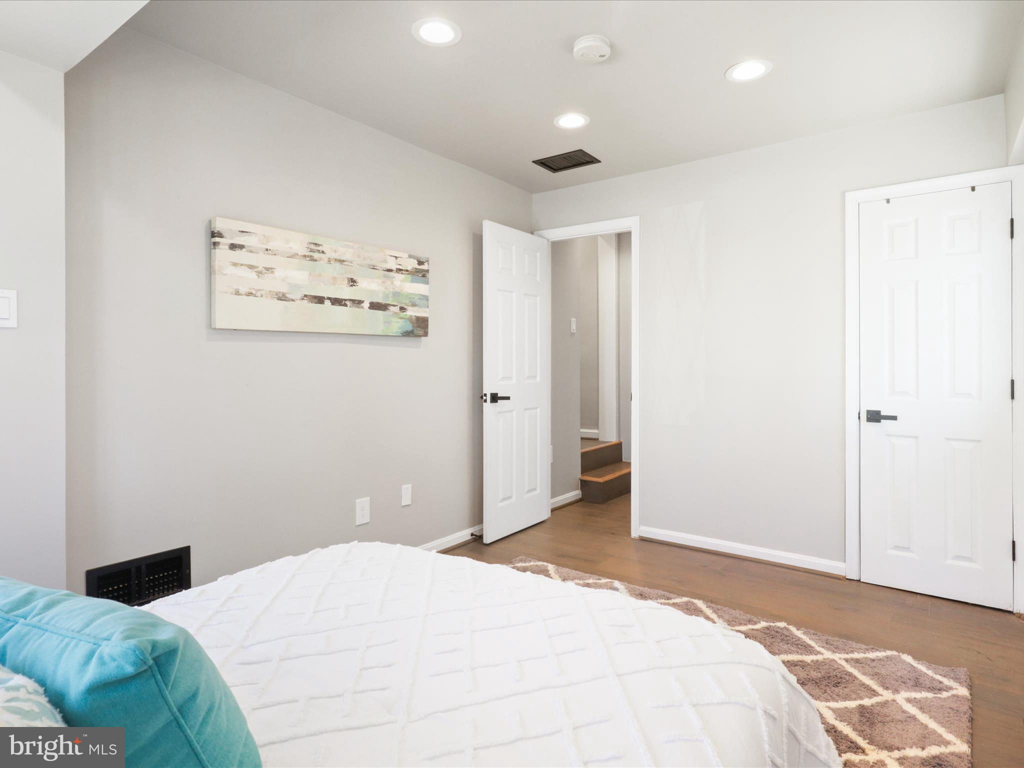 OVER LEE KNOLLS - Residential