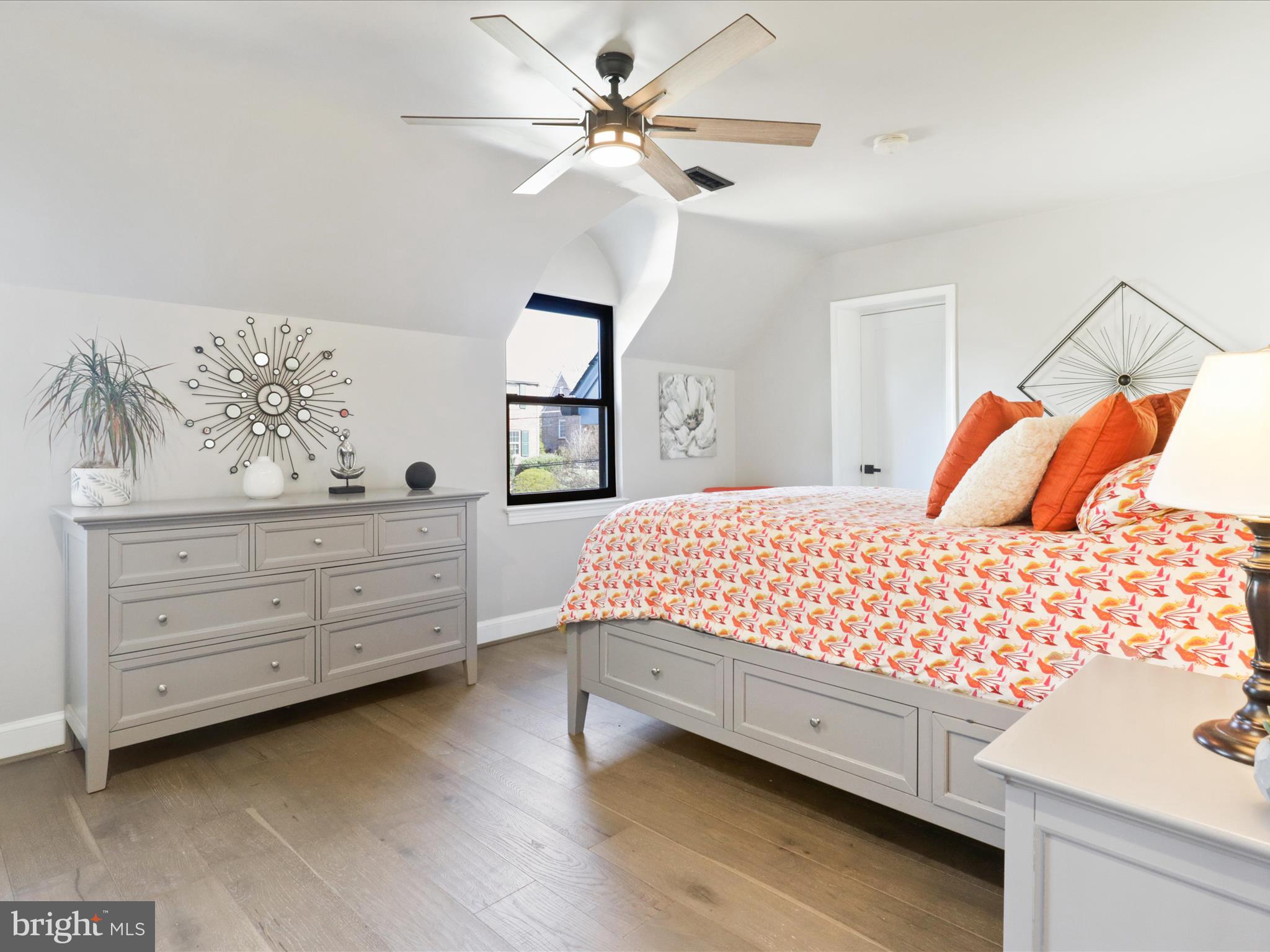 OVER LEE KNOLLS - Residential