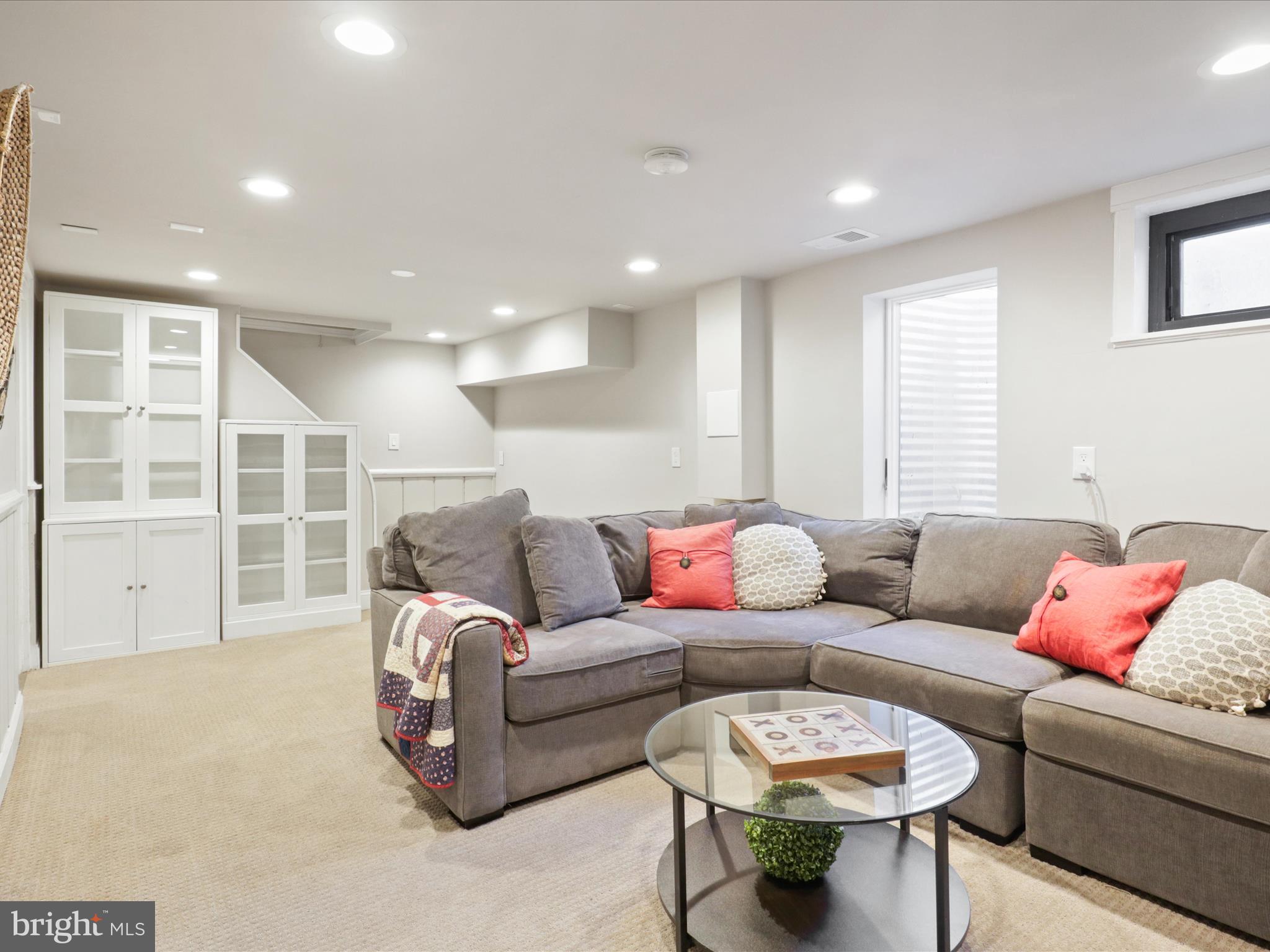 OVER LEE KNOLLS - Residential