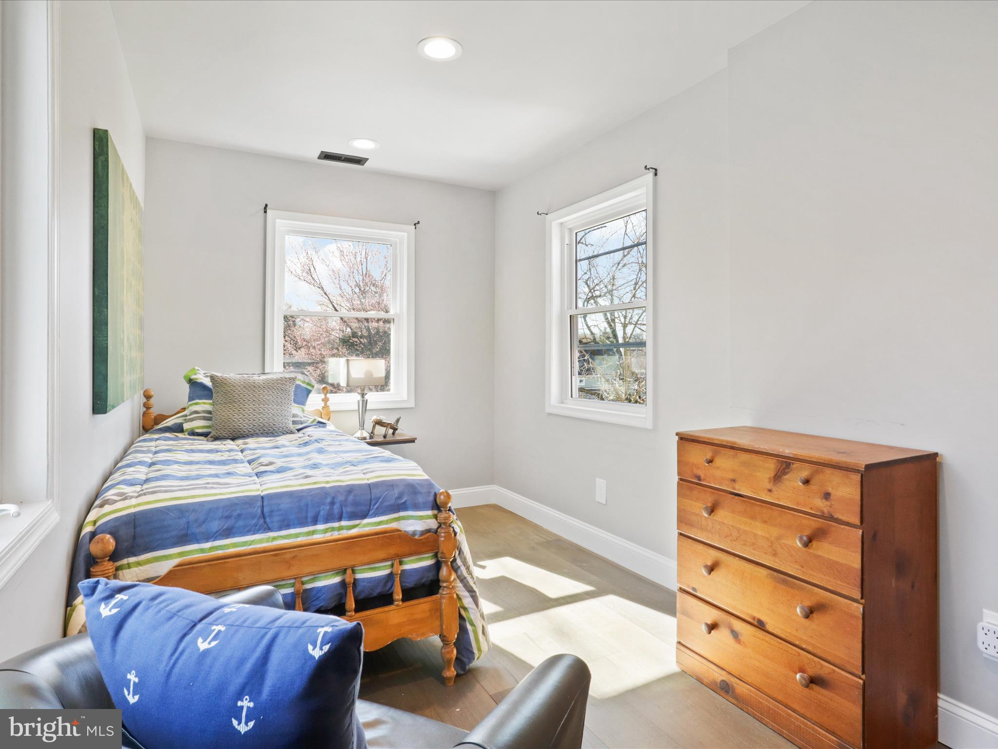 OVER LEE KNOLLS - Residential