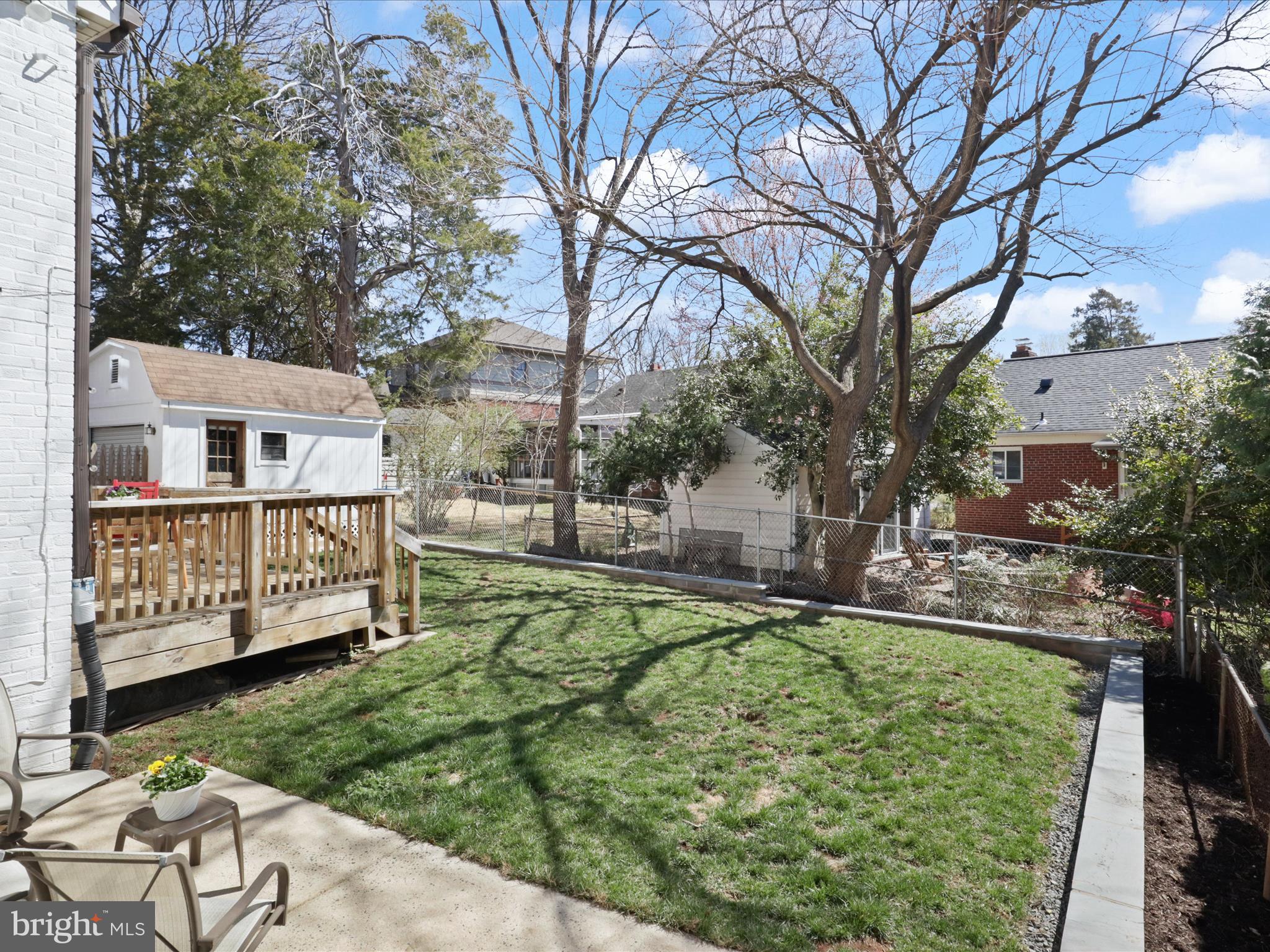 OVER LEE KNOLLS - Residential