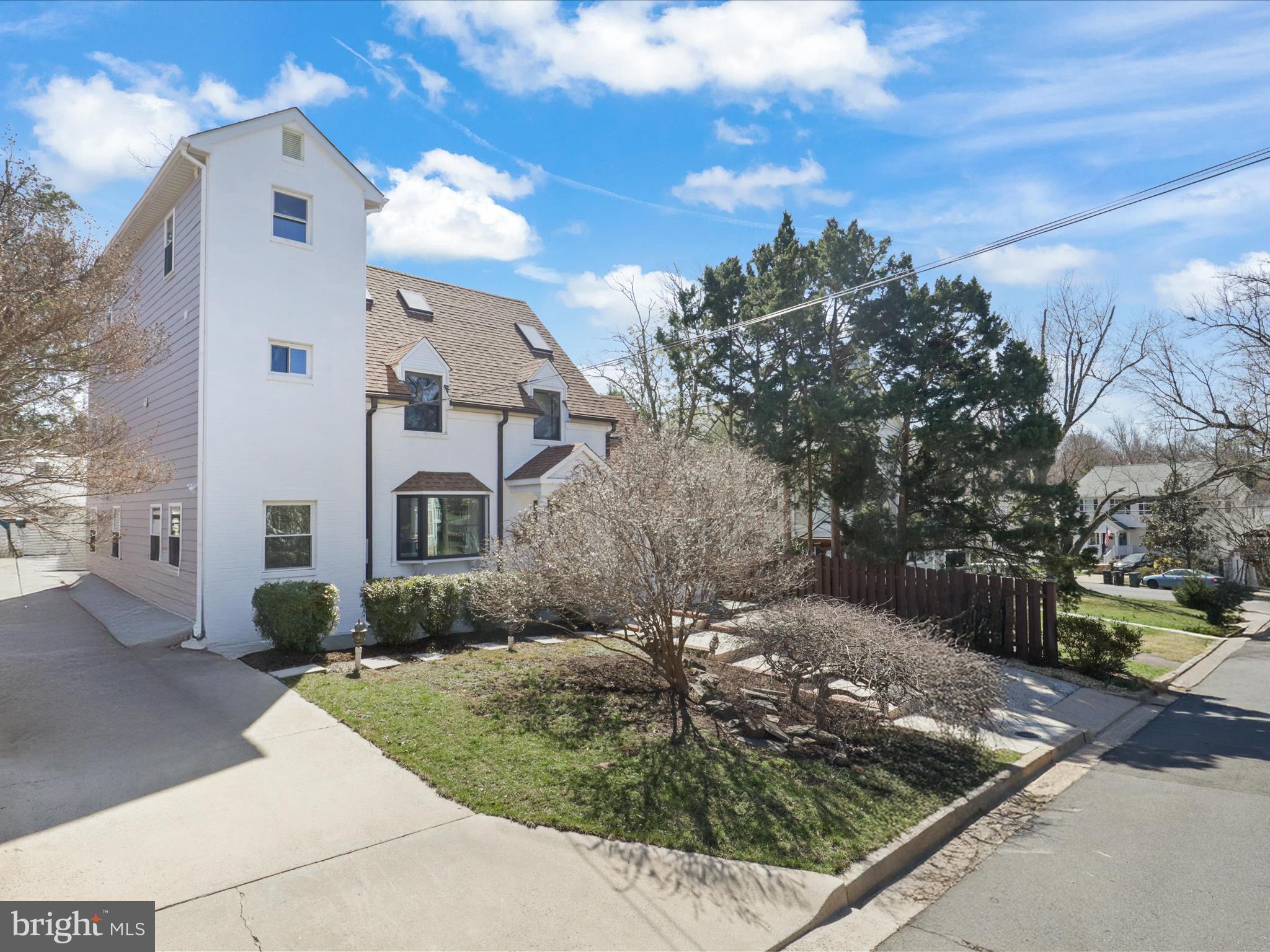 OVER LEE KNOLLS - Residential