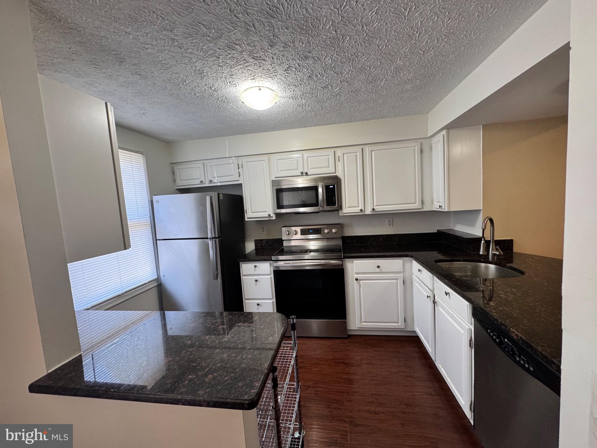 8562 KOLUDER COURT