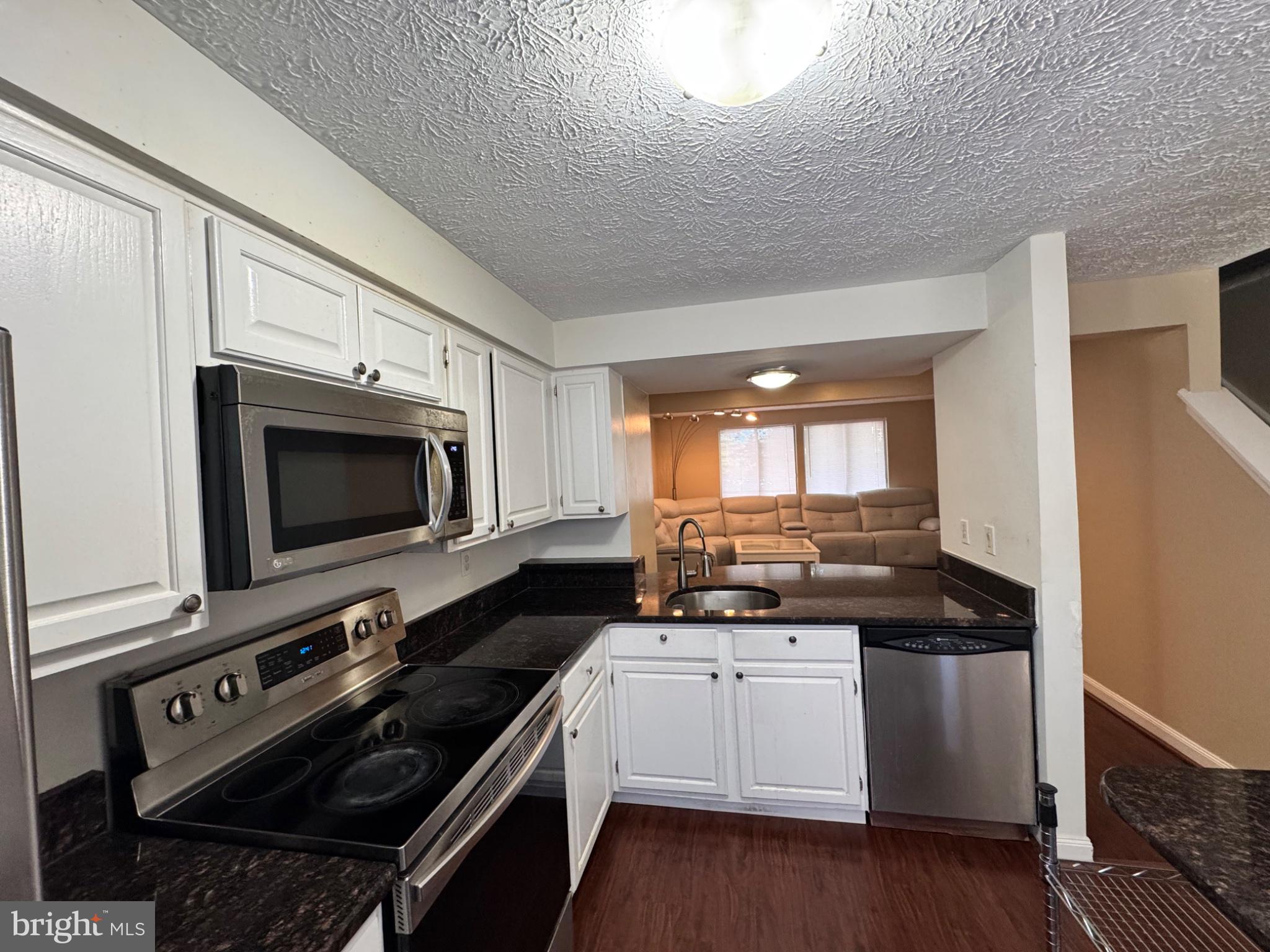 8562 KOLUDER COURT