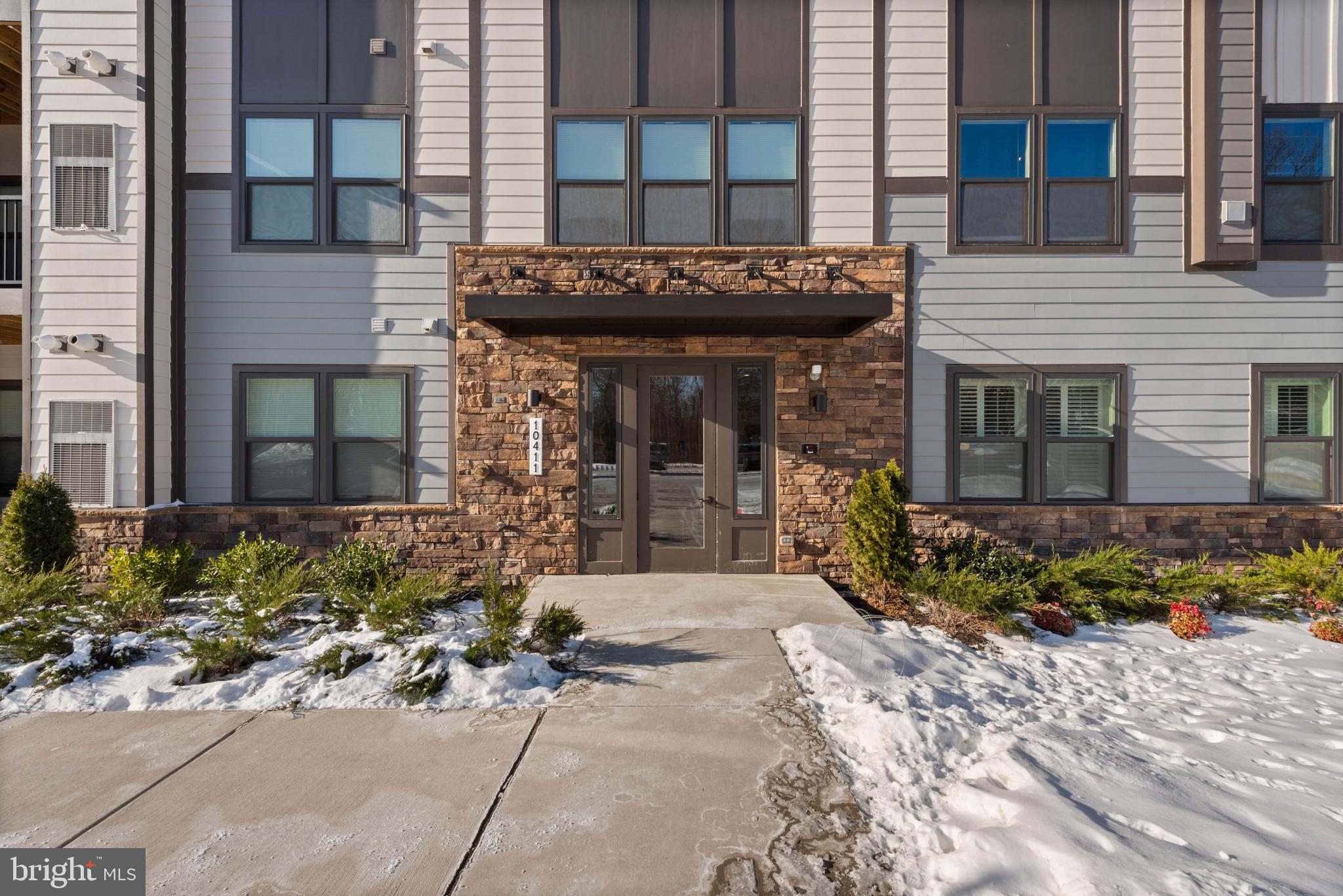 10411 RESORT ROAD W