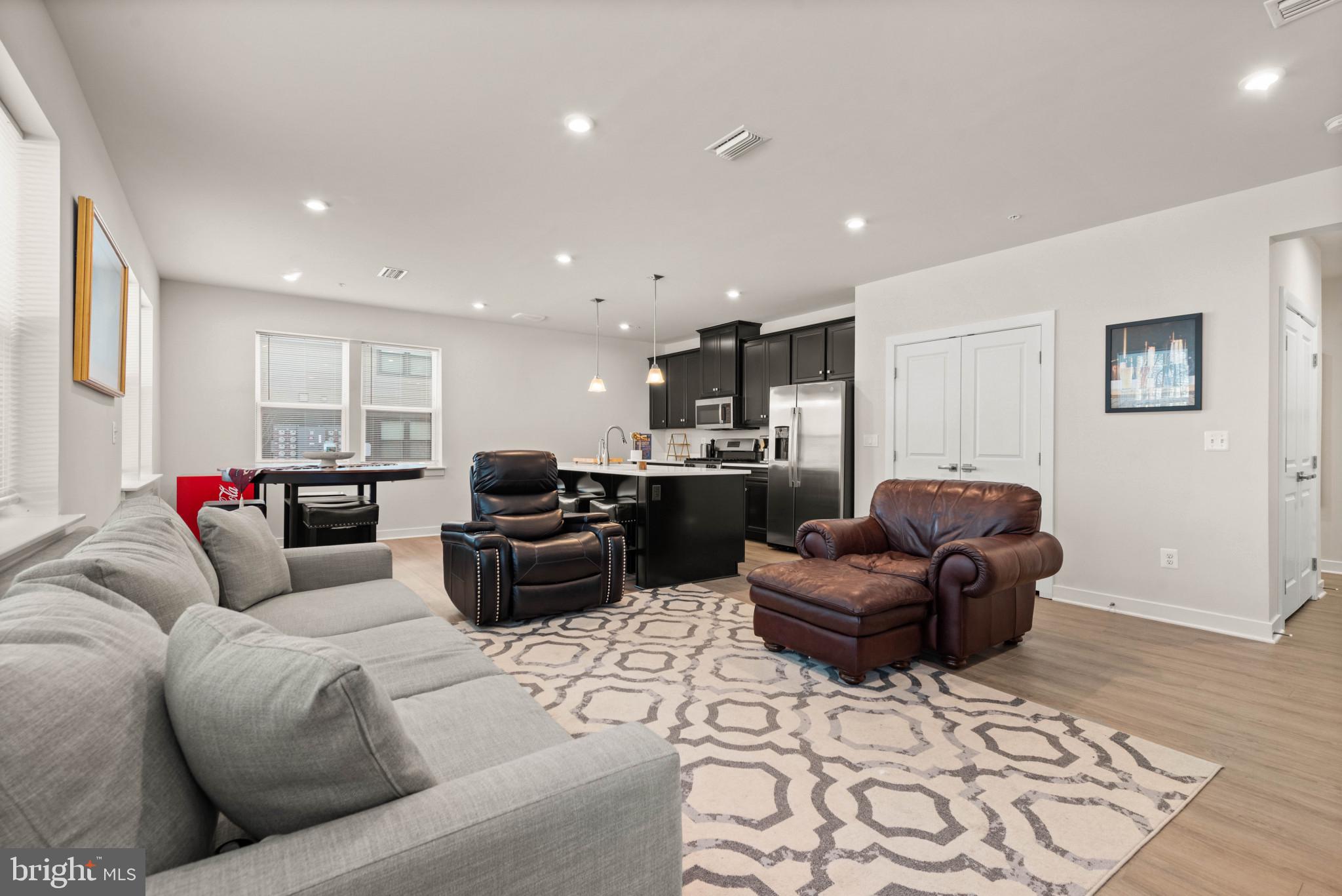 10411 RESORT ROAD W