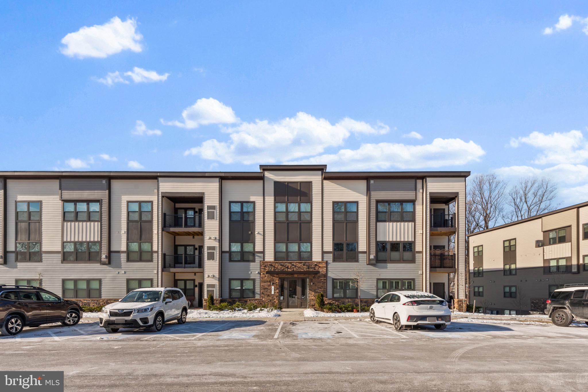 10411 RESORT ROAD W
