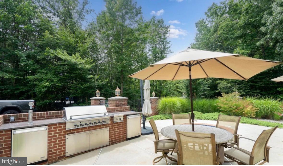 LONGMEADE - Residential