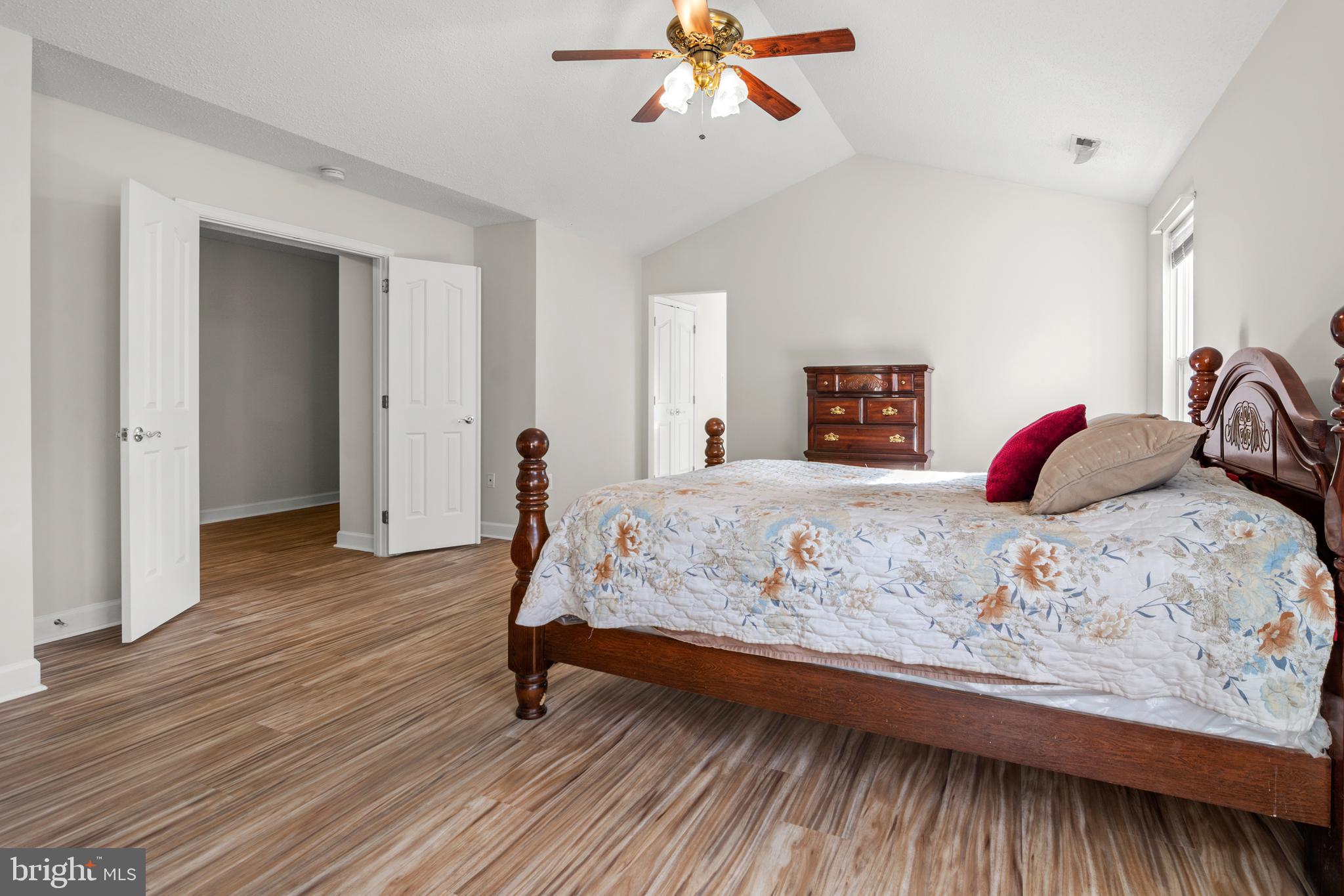 LONGMEADE - Residential