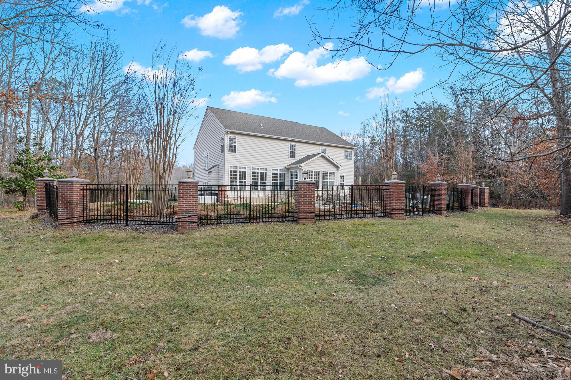 LONGMEADE - Residential