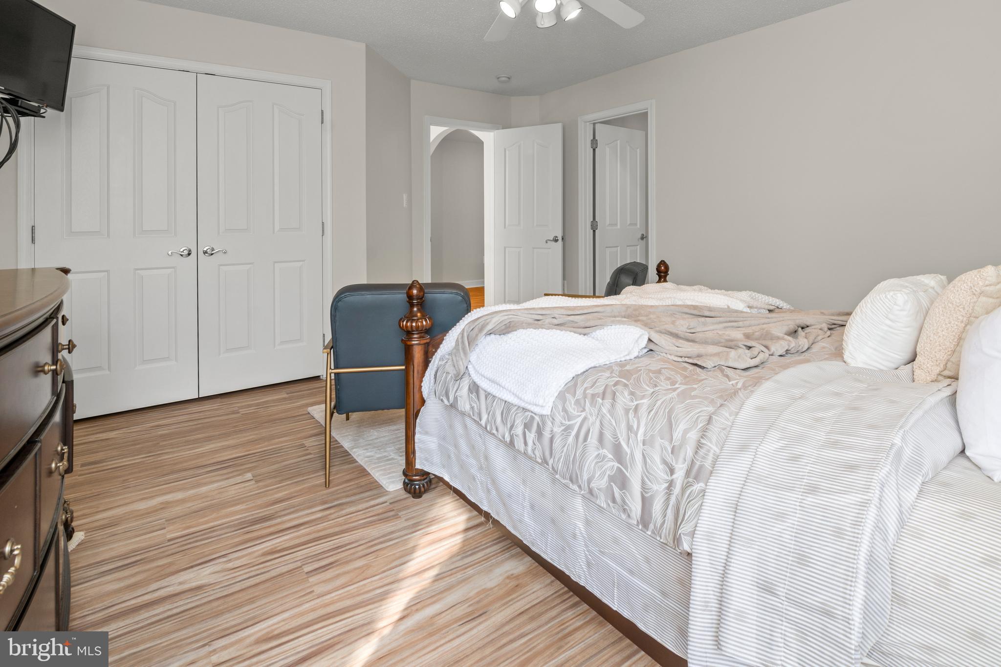 LONGMEADE - Residential