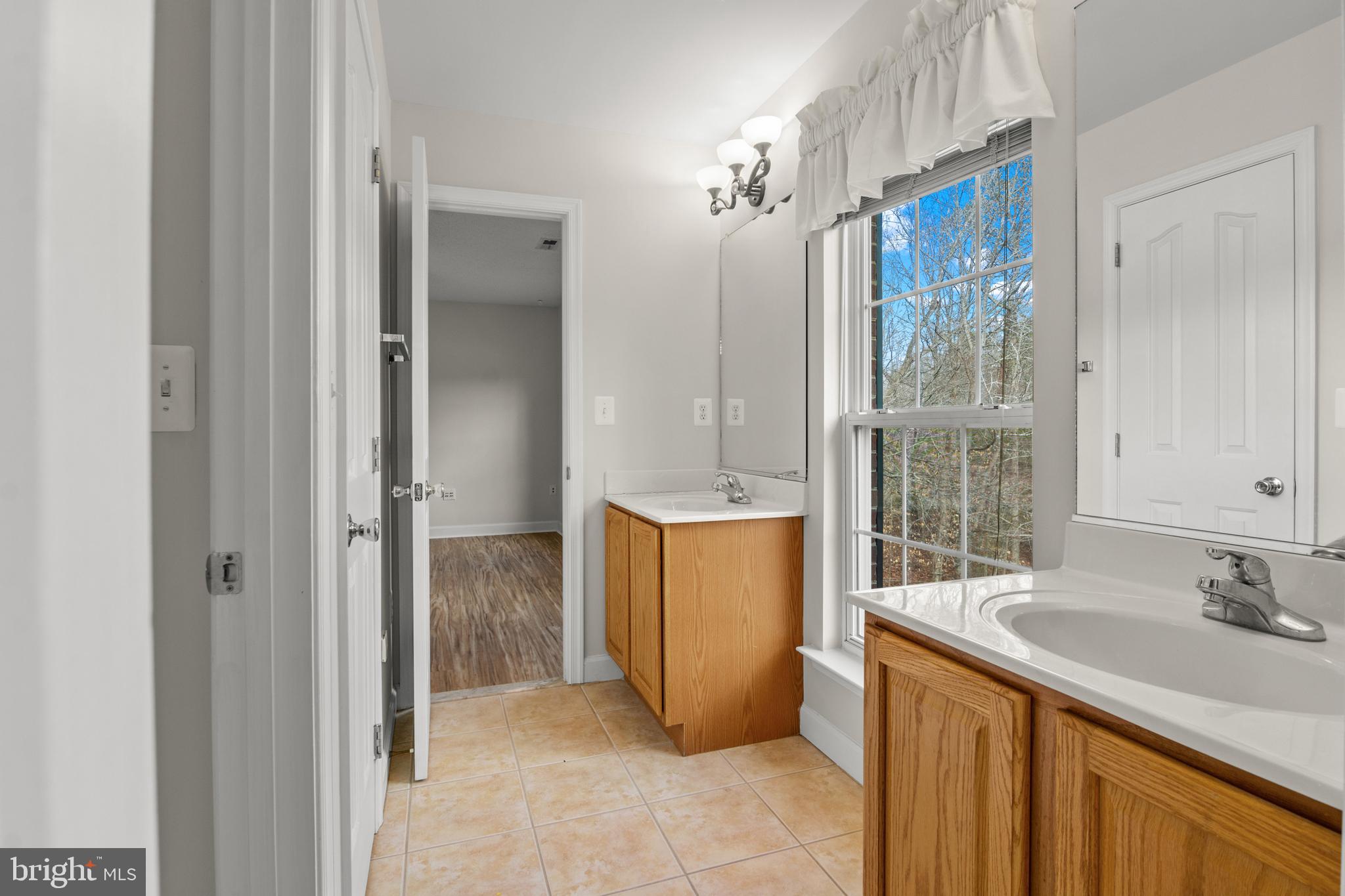 LONGMEADE - Residential