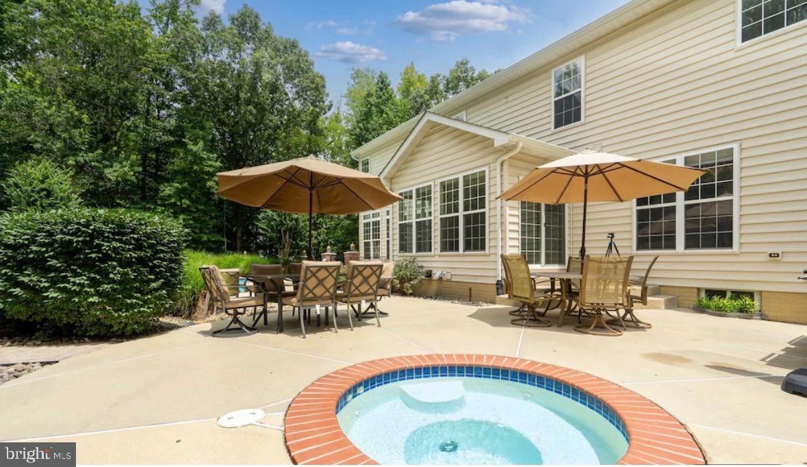 LONGMEADE - Residential