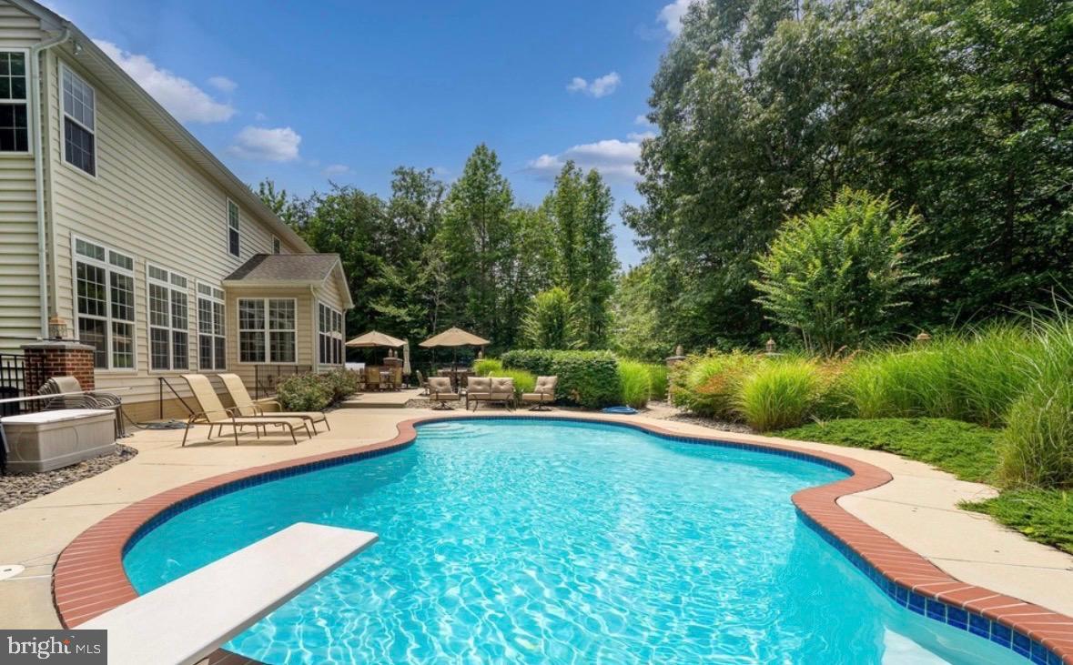 LONGMEADE - Residential