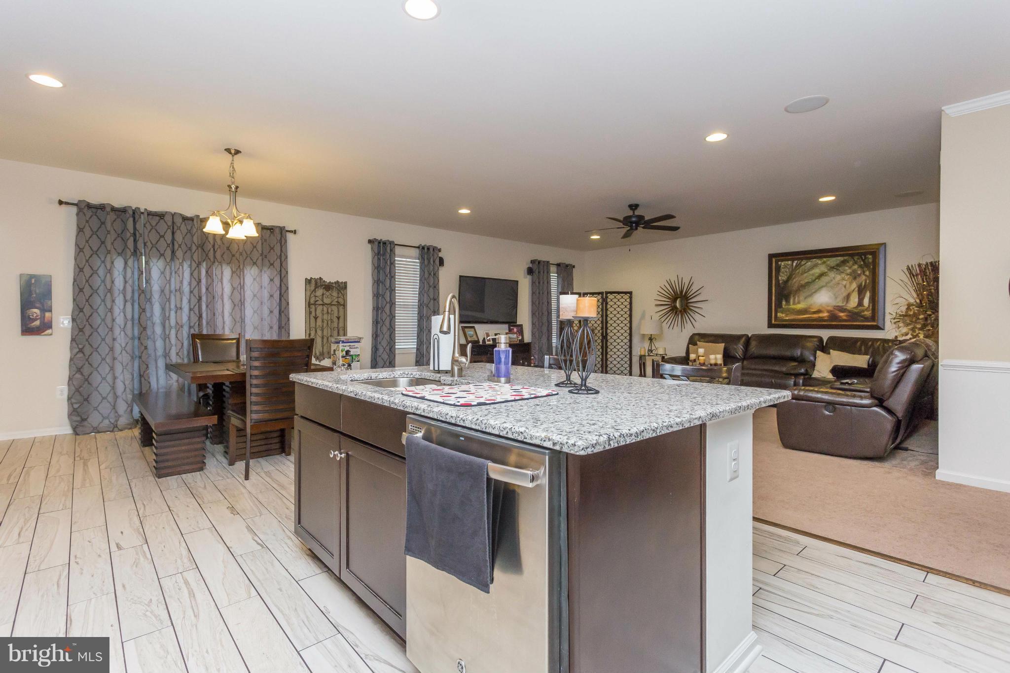 MAPLE HILL'S AFFLUENT - Residential