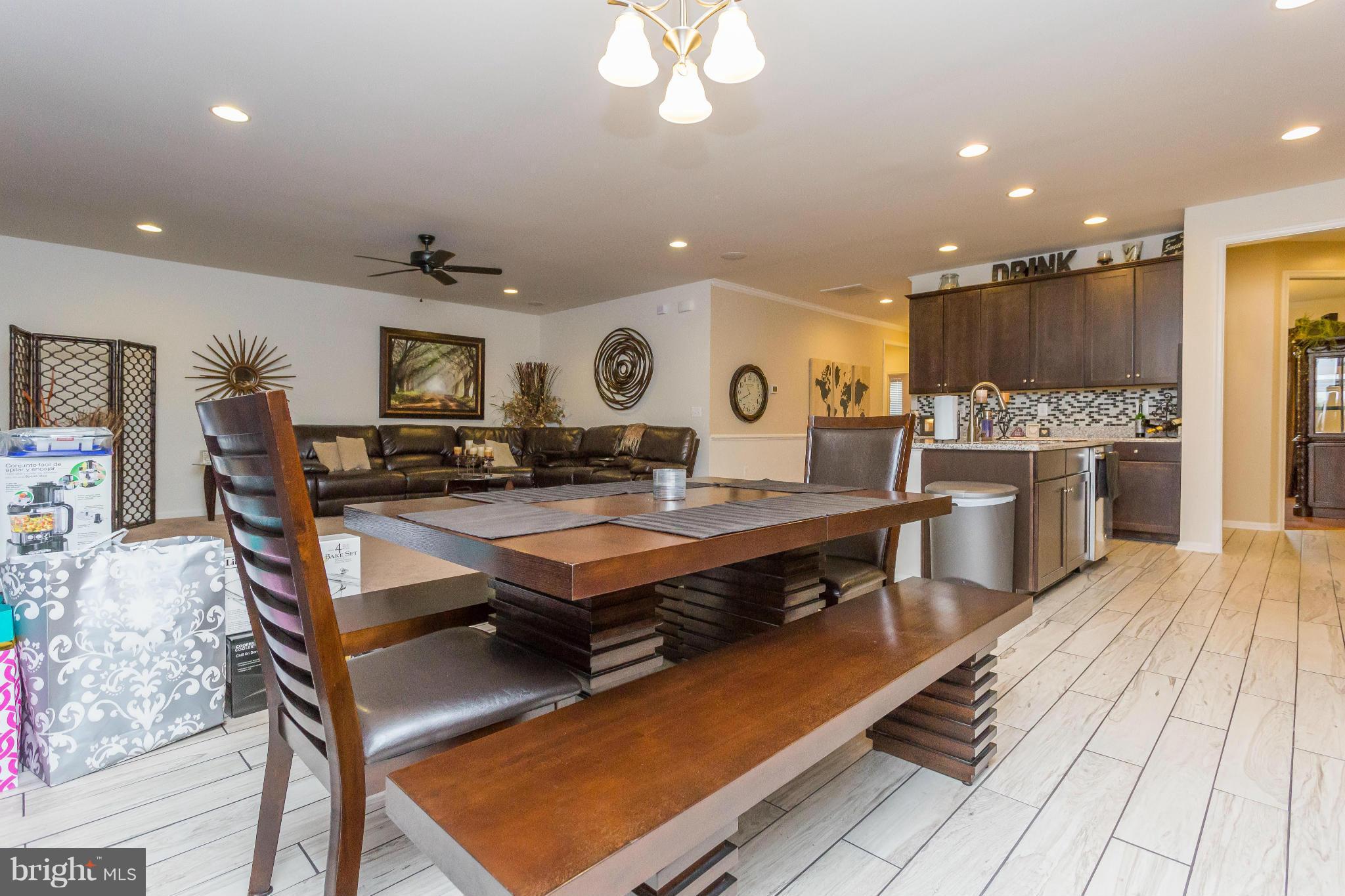 MAPLE HILL'S AFFLUENT - Residential