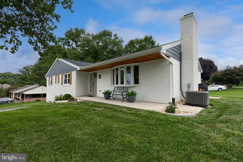 Photo of 293 Tennyson Drive, LANCASTER, PA 17602 (MLS # PALA2093878)