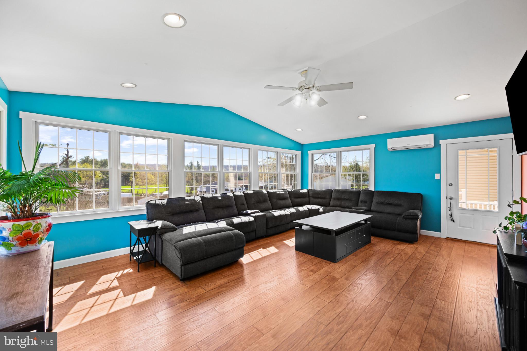 3851 WHITE OAK COURT