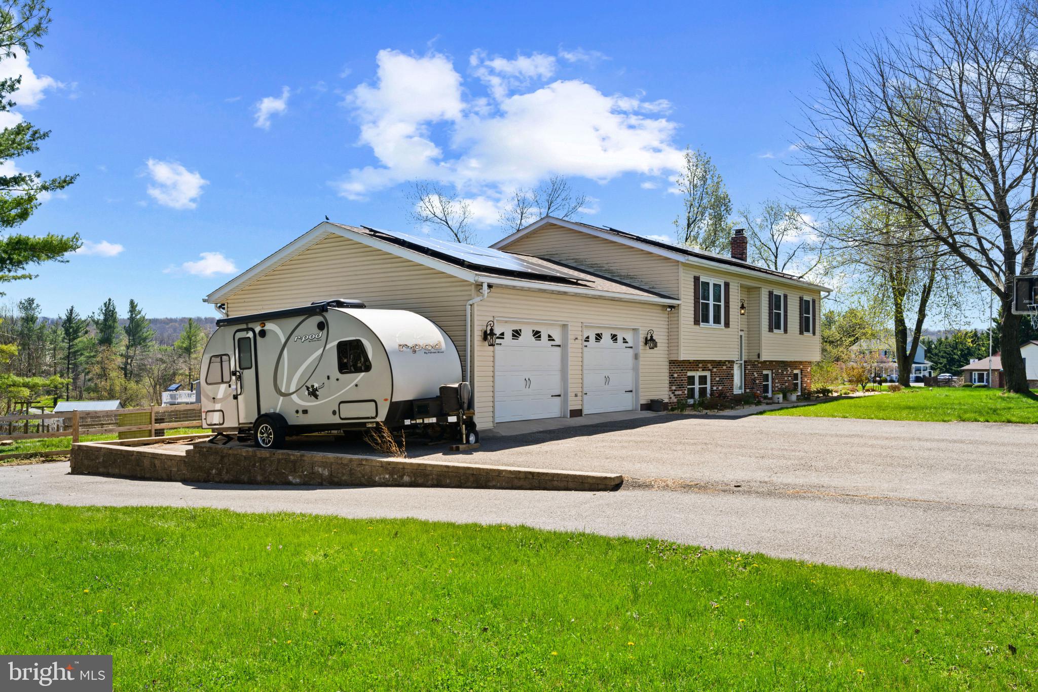 3851 WHITE OAK COURT