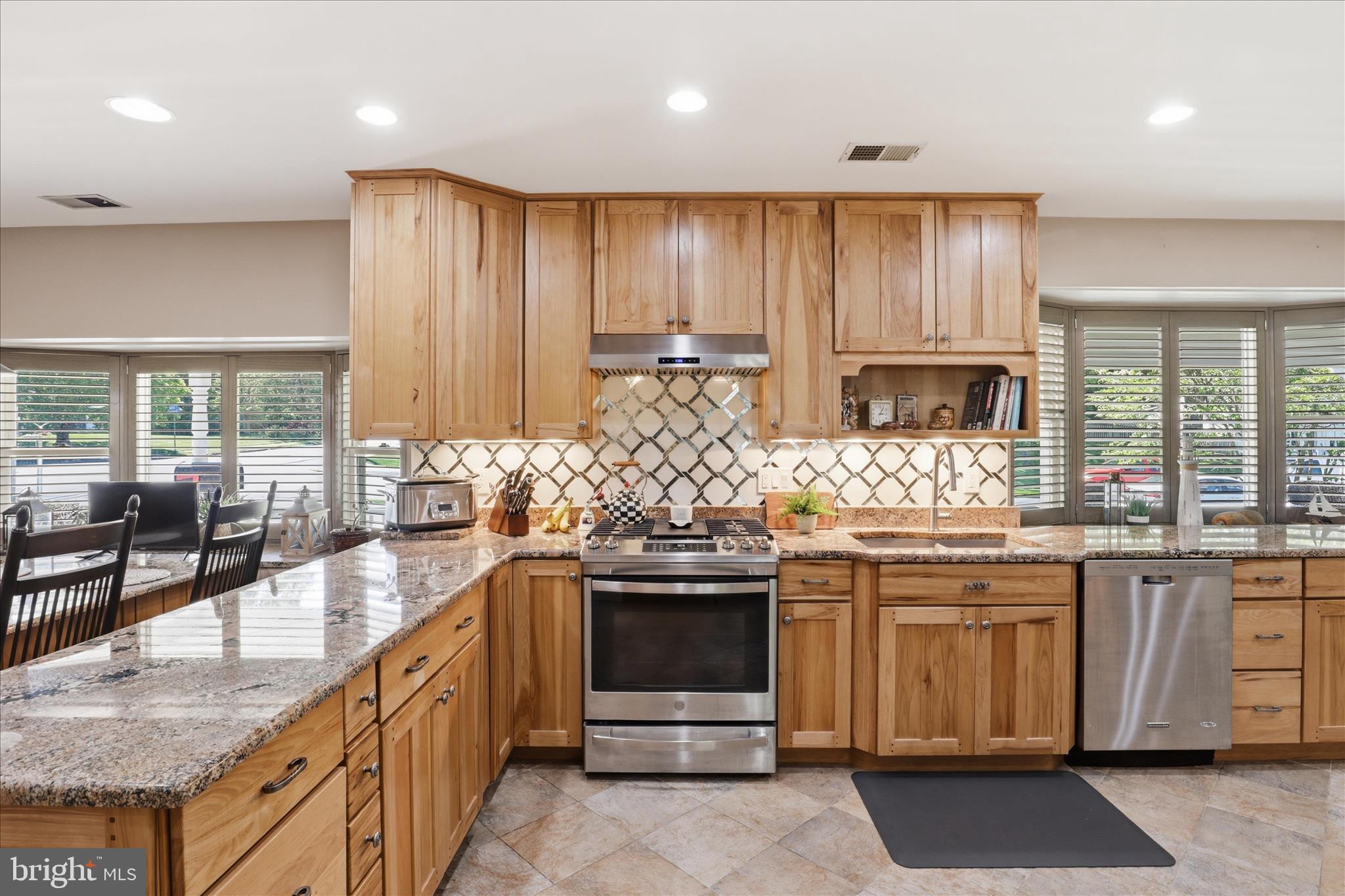 NORTH SPRINGFIELD - Residential