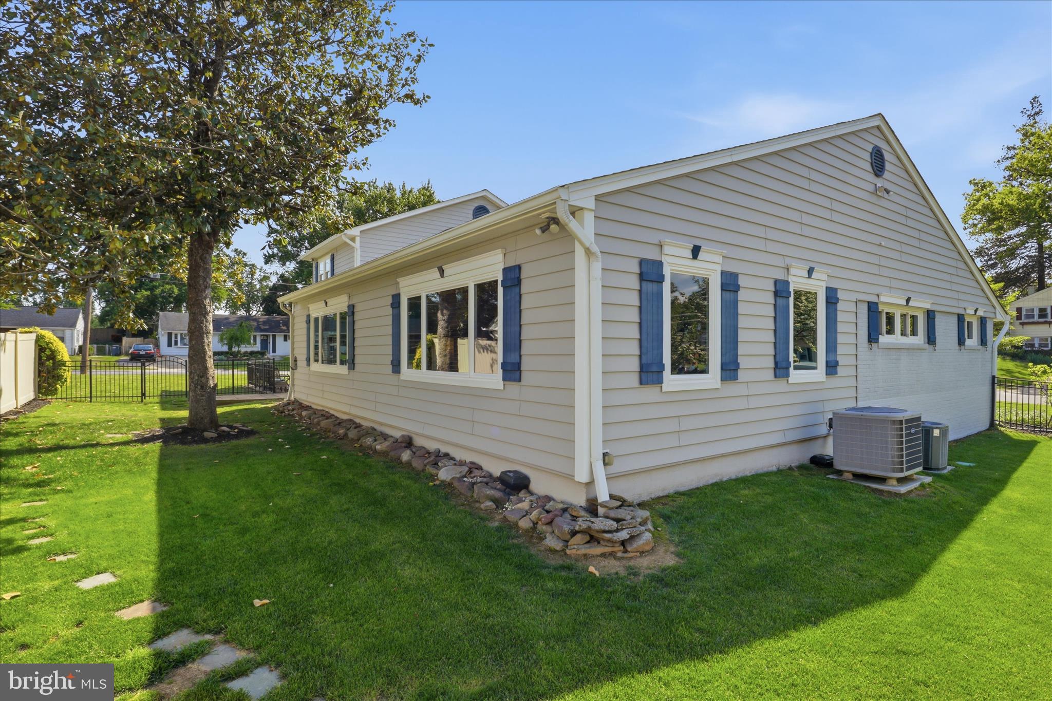 NORTH SPRINGFIELD - Residential