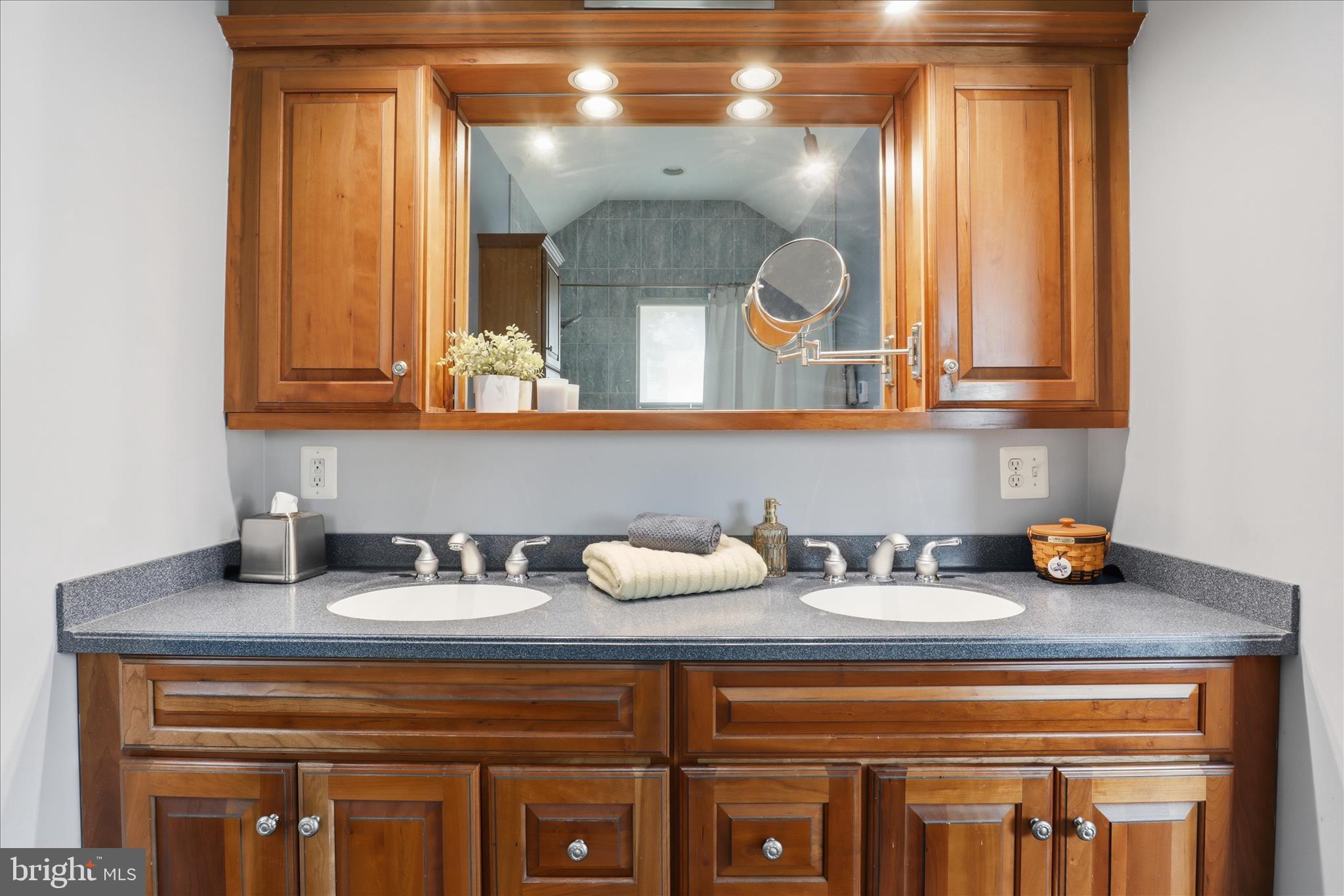 NORTH SPRINGFIELD - Residential