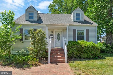 Photo of 4038 Poplar Street, FAIRFAX, VA 22030 (MLS # VAFC2008254)