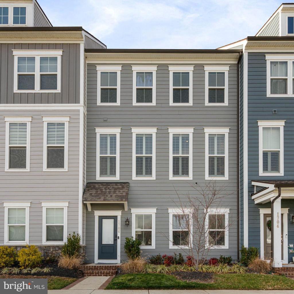 1706 AUTUMN MAPLE LEAF DRIVE