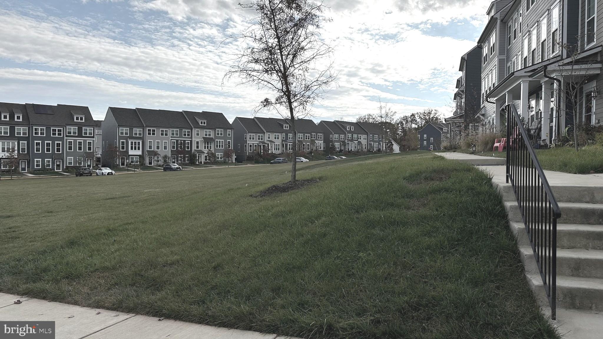 1706 AUTUMN MAPLE LEAF DRIVE