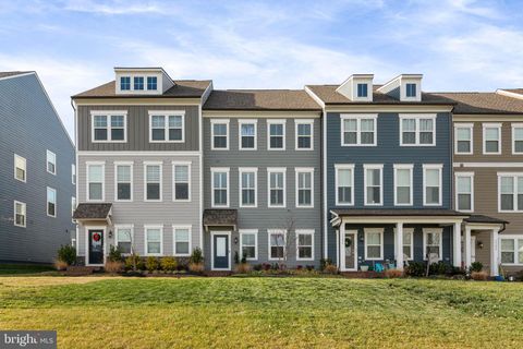 1706 AUTUMN MAPLE LEAF DRIVE DUMFRIES VA 22026