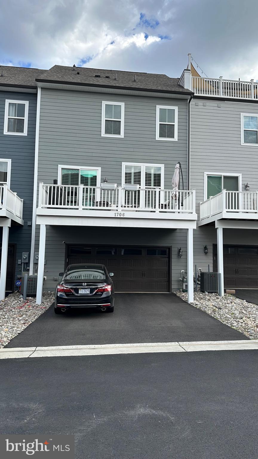 1720 AUTUMN MAPLE LEAF DRIVE