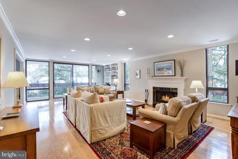 Photo of 4990 Sentinel Drive #16-203, BETHESDA, MD 20816 (MLS # MDMC2163878)