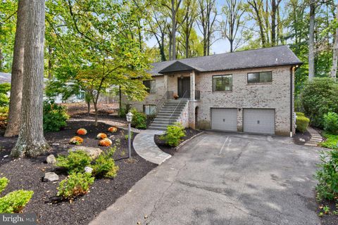 Photo of 4704 Norbeck Road, ROCKVILLE, MD 20853 (MLS # MDMC2201132)