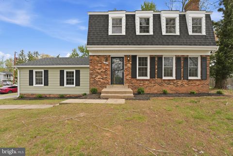 Photo of 735 Palmer Drive, HERNDON, VA 20170 (MLS # VAFX2298822)