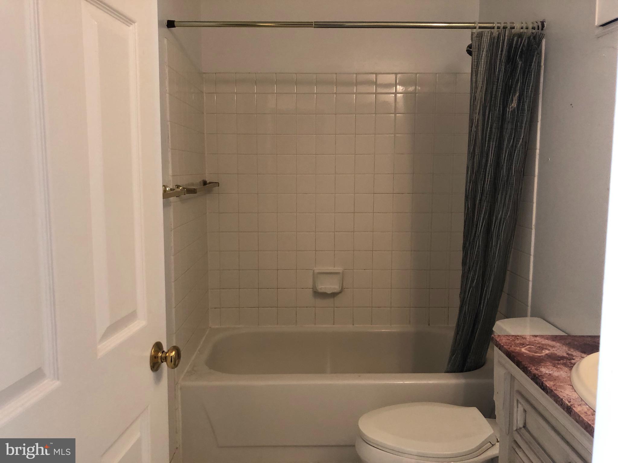 HENDERSON'S WHARF - Residential Lease