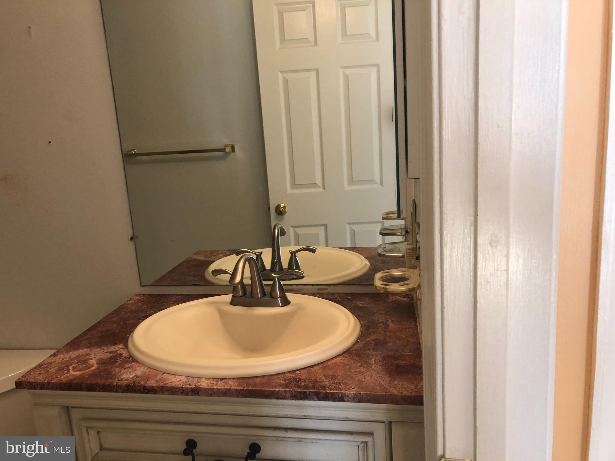 HENDERSON'S WHARF - Residential Lease