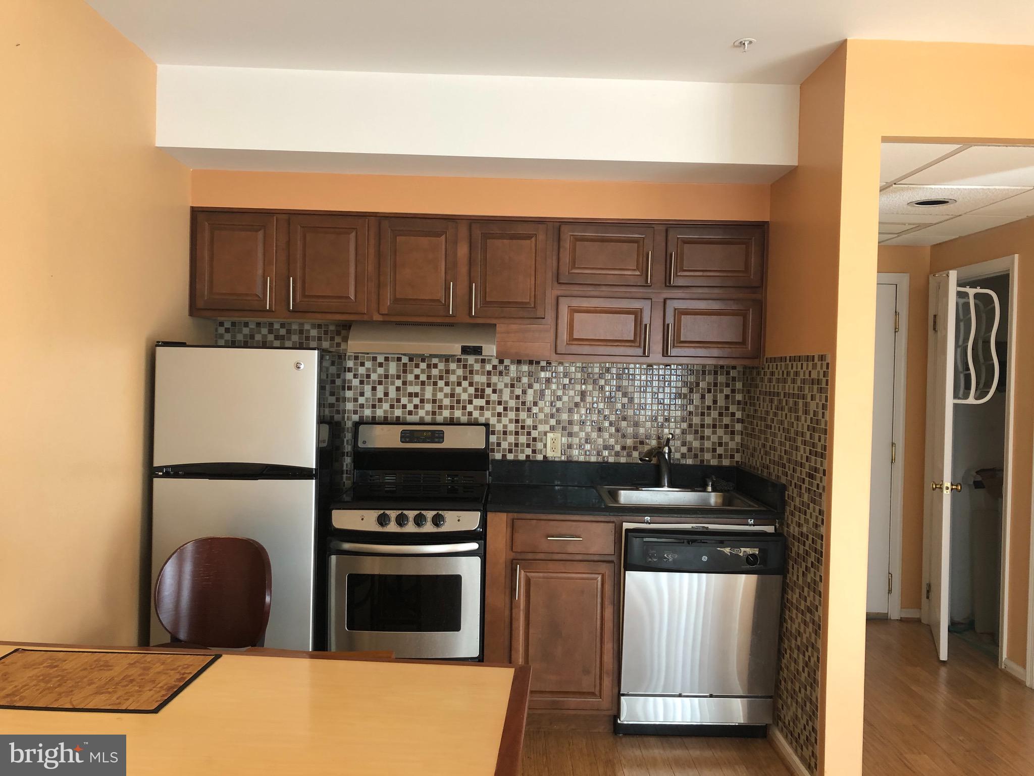 HENDERSON'S WHARF - Residential Lease