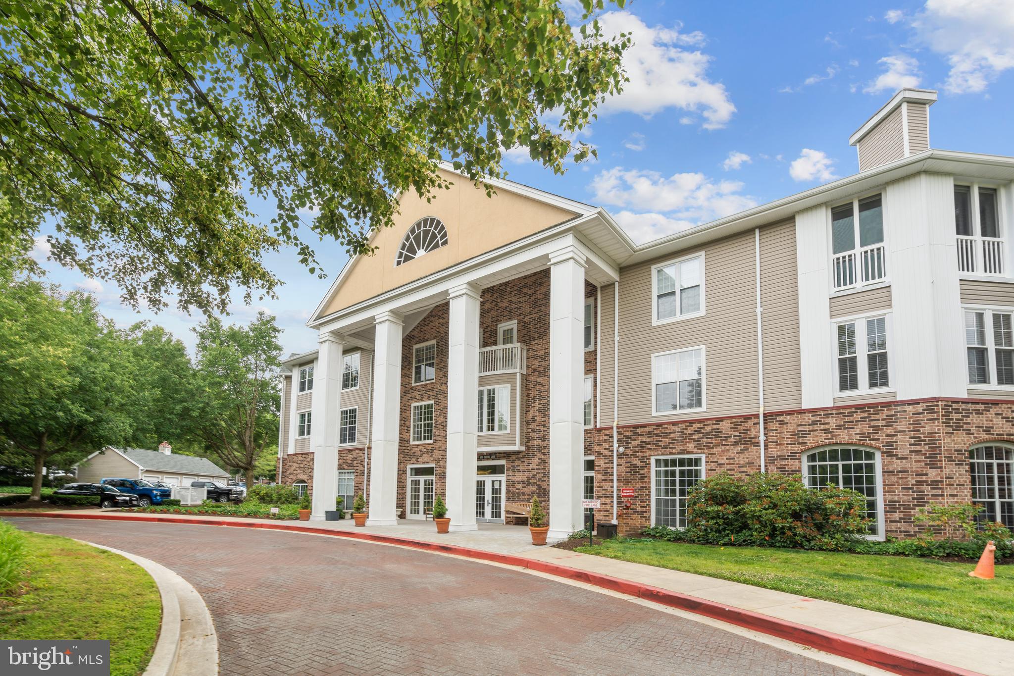 ENGLISH COUNTRY MANOR - Residential